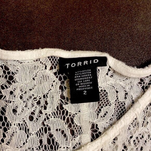 Torrid White Lace Short Sleeve Cold Shoulder Top - Picture 5 of 6